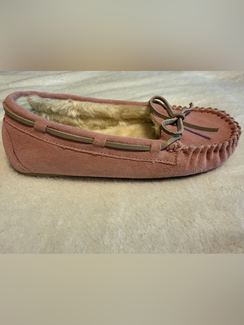 Minnetonka Pink Suede Bow Moccasin Slippers - Picture 5 of 7